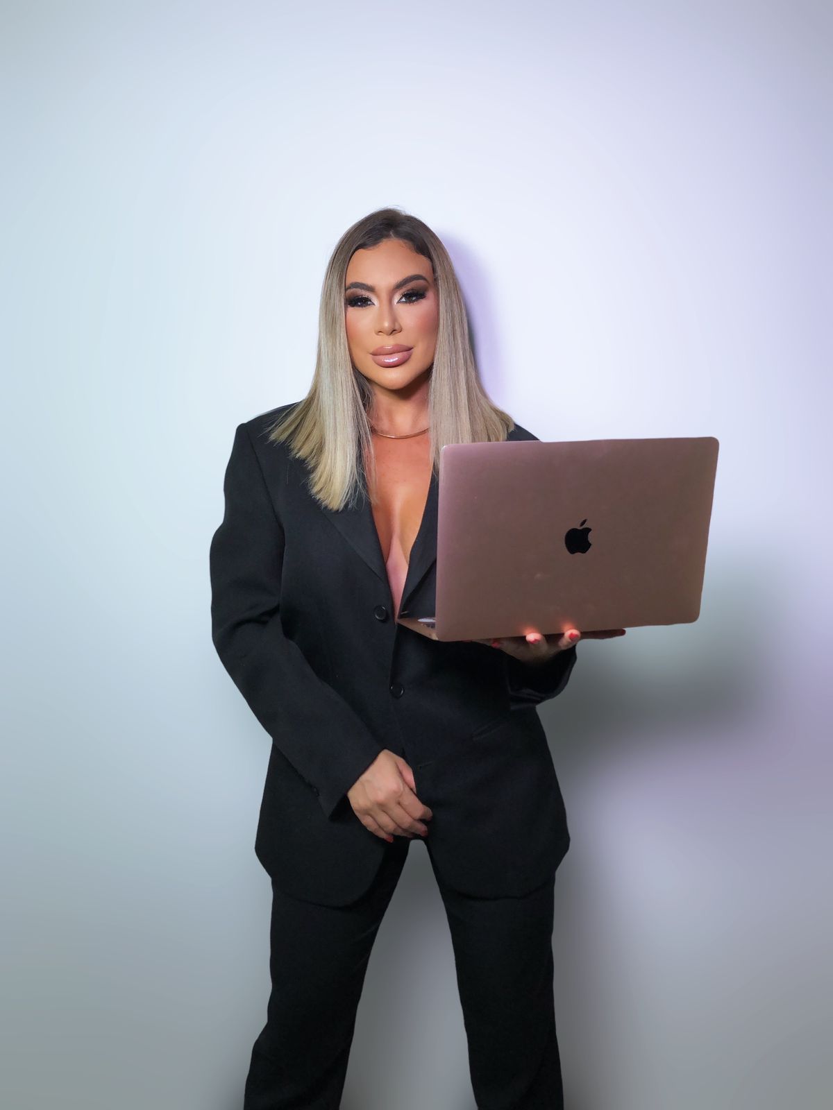 Professional headshot of Olivia, lead stylist with blonde highlights